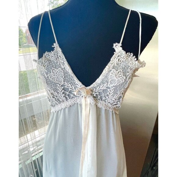 Vintage 80s night dress, silky sheer white, lace bust, Flora Nikrooz, 6/8 (S/M) - Picture 4 of 9